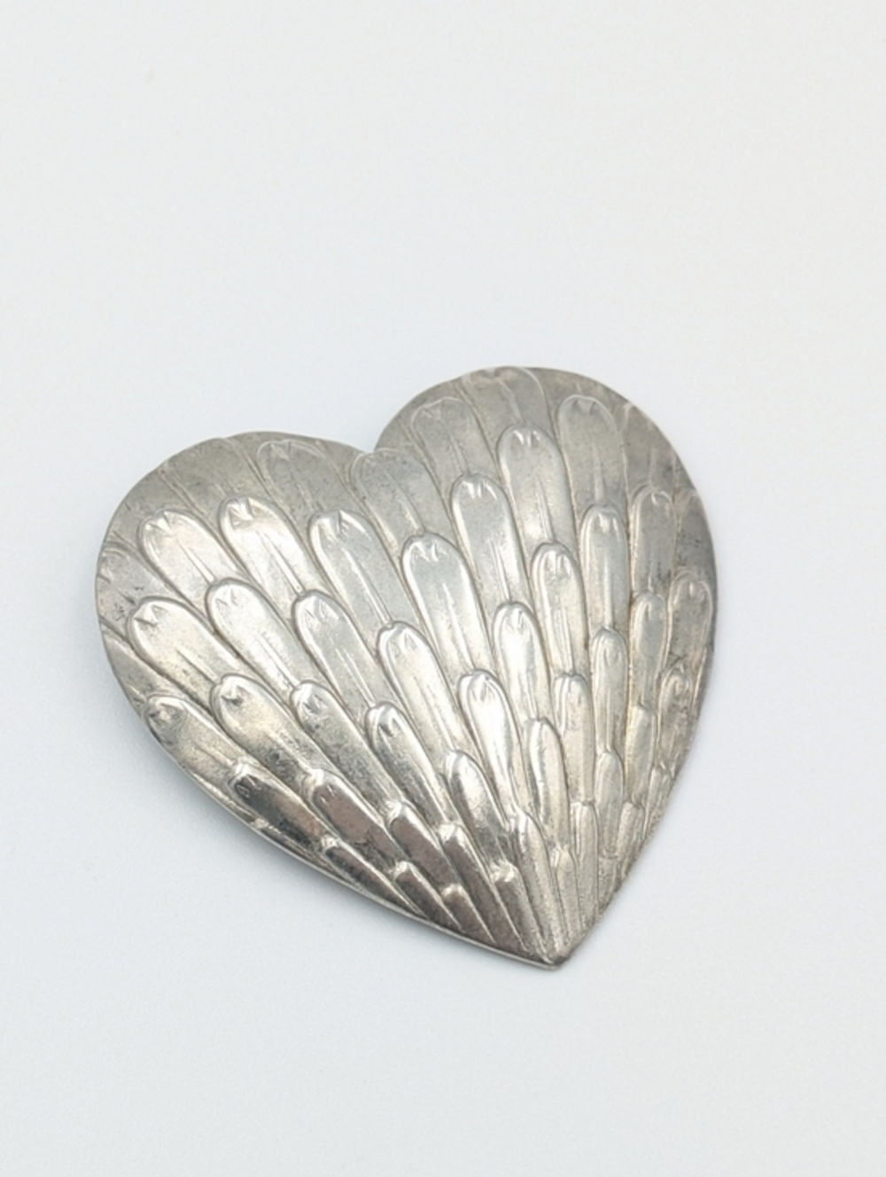 Vintage heart feather design embossed scarf slide ring clip large silver tone